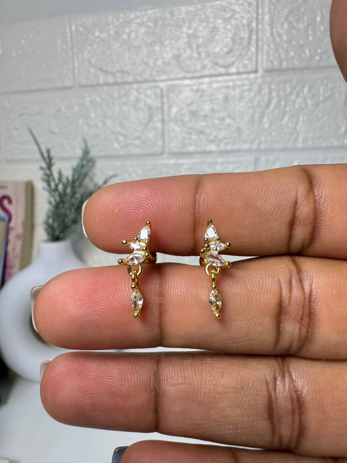 Three Stone Wave & Drop_ Ball Back Stud 07