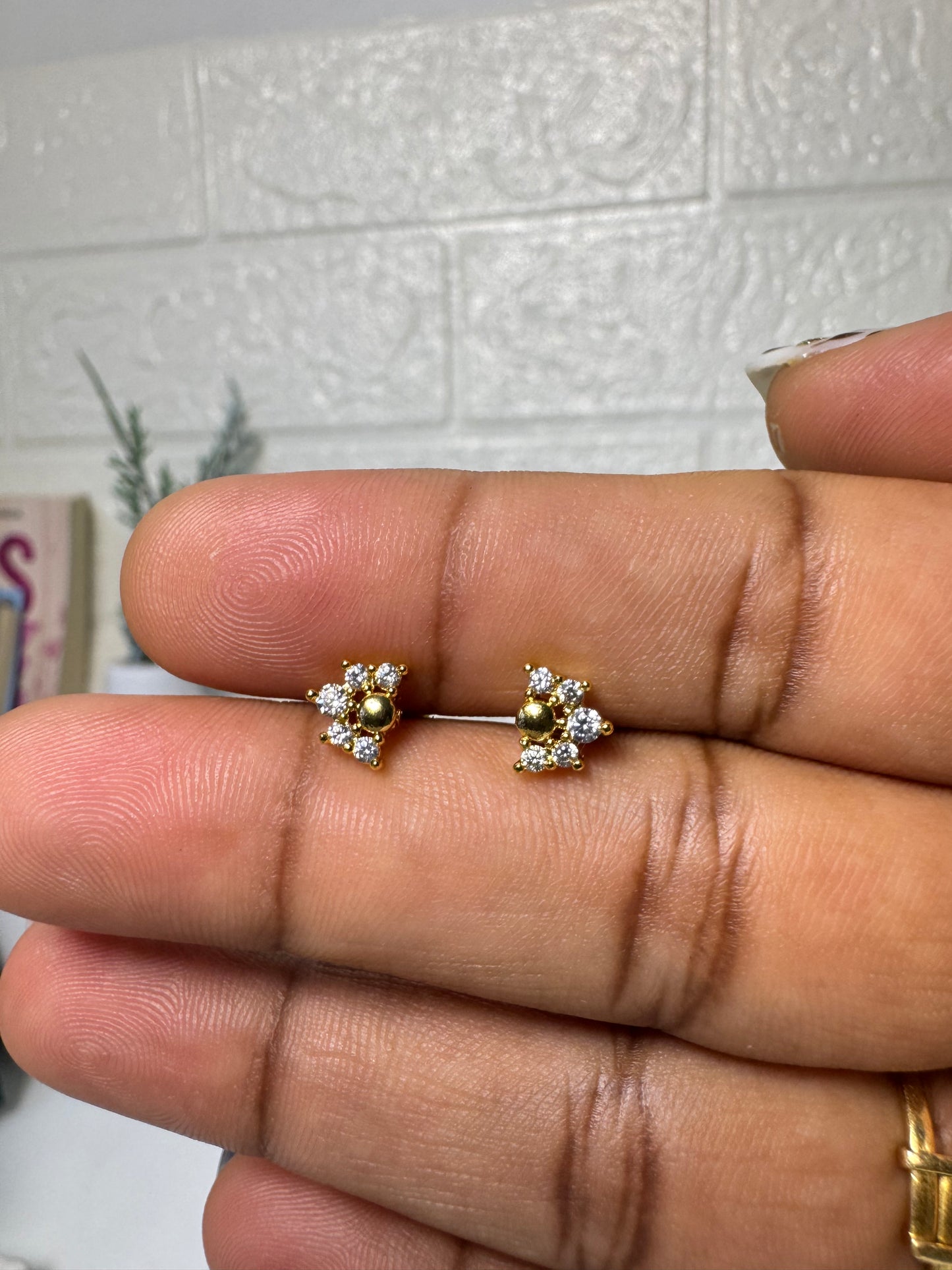Half Flower _ Ball Back Stud 06