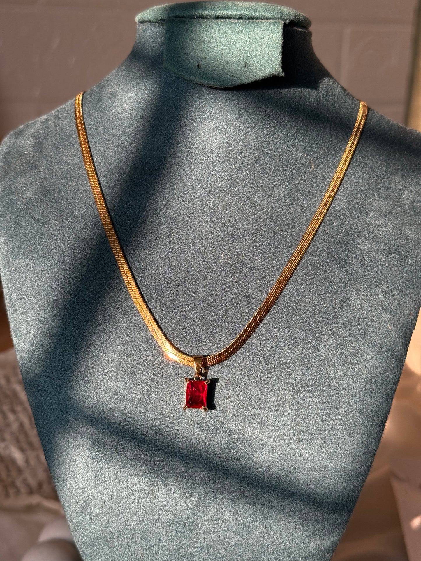 Snake chain with pendant