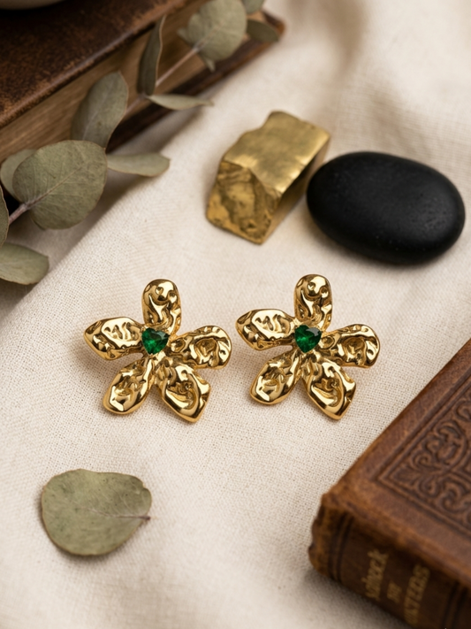 Texture flower stud - (Green & White)
