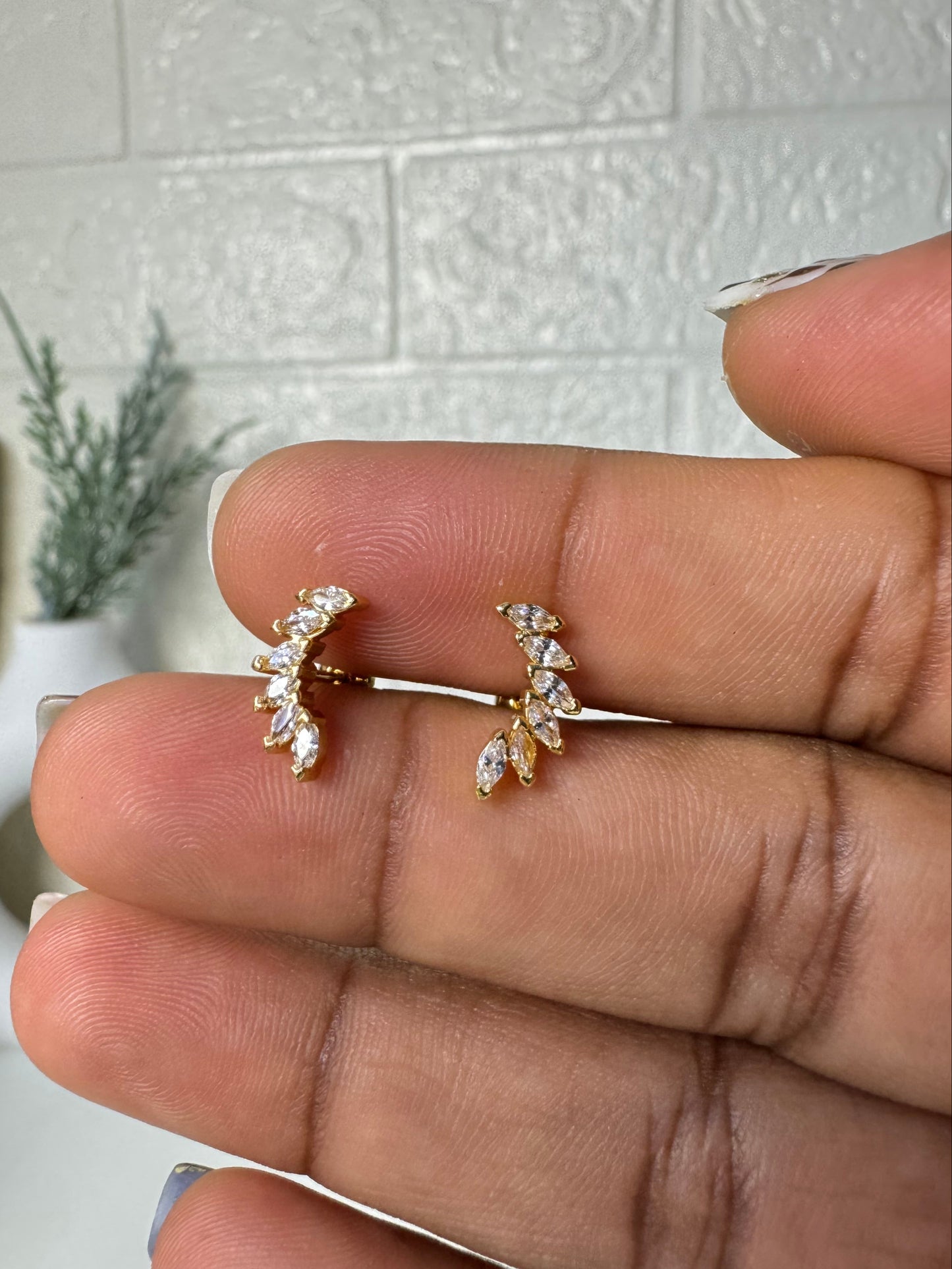 Six Stone wave_ Ball Back Stud 03
