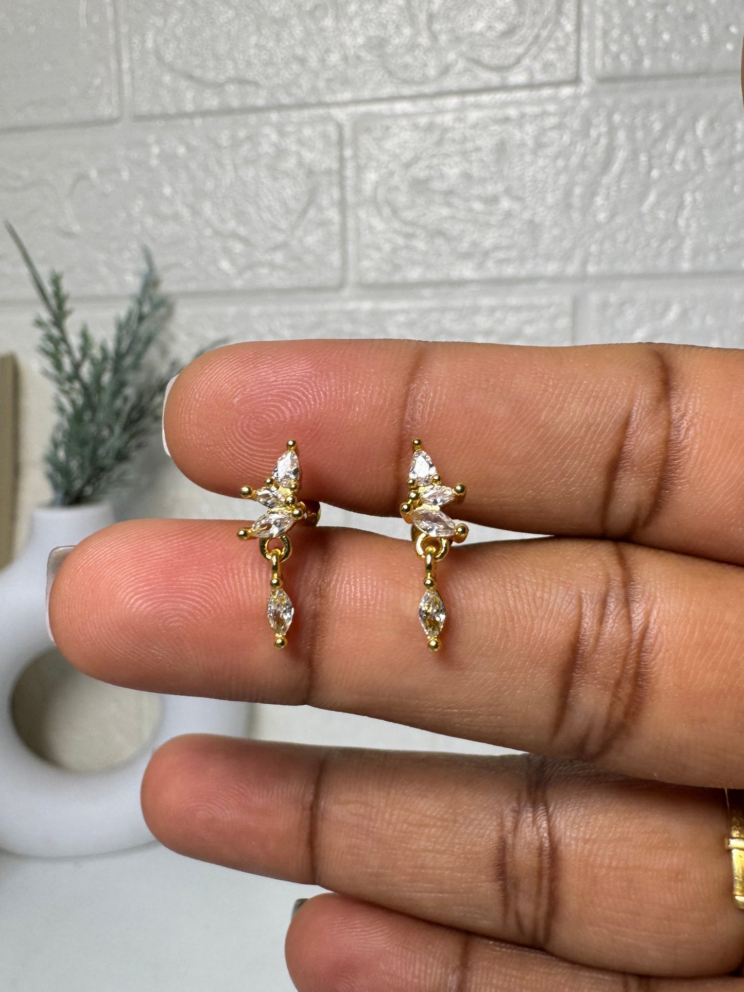 Three Stone Wave & Drop_ Ball Back Stud 07