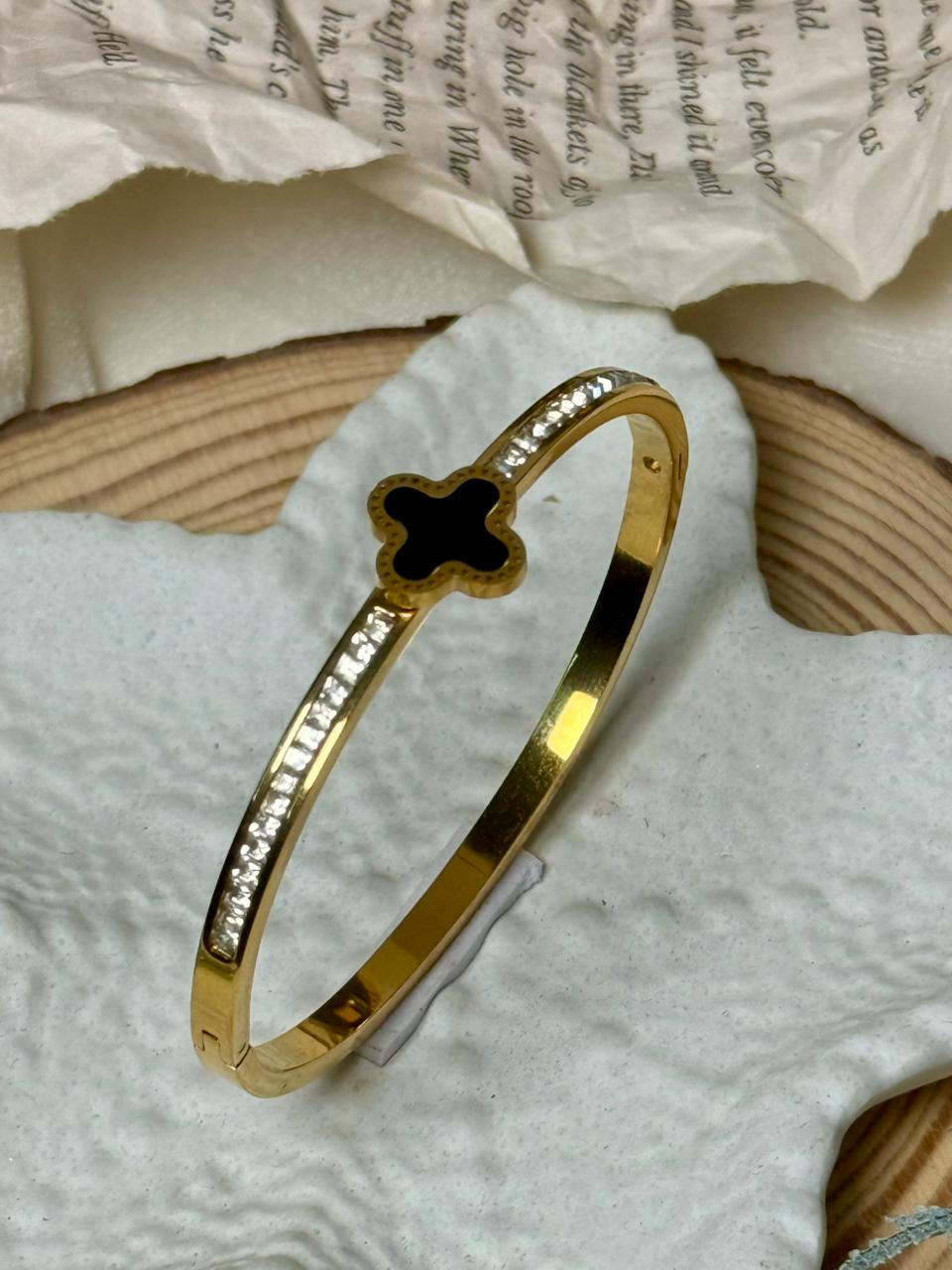 Premium Single Clover - Black