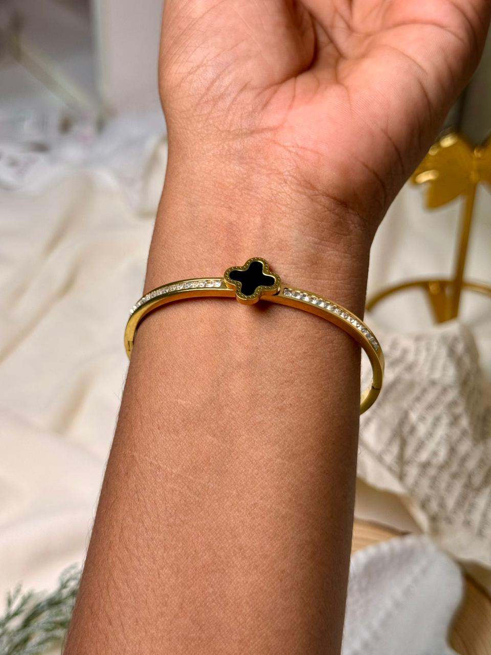 Premium Single Clover - Black